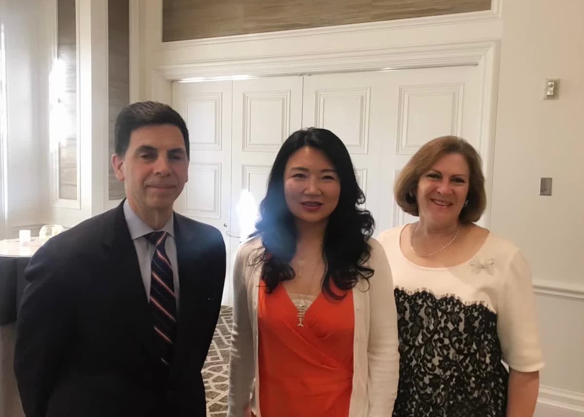 With GIA President & CEO Susan Jacques (right) and EVP Tom Moses (left)